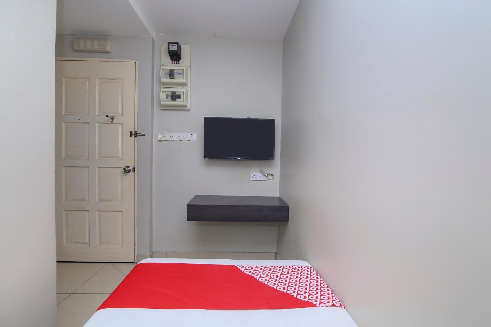 Nice Stay Three Six Five Services Кучинг Экстерьер фото