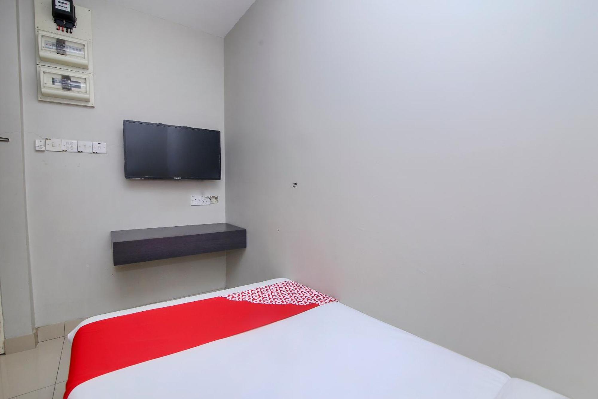 Nice Stay Three Six Five Services Кучинг Экстерьер фото