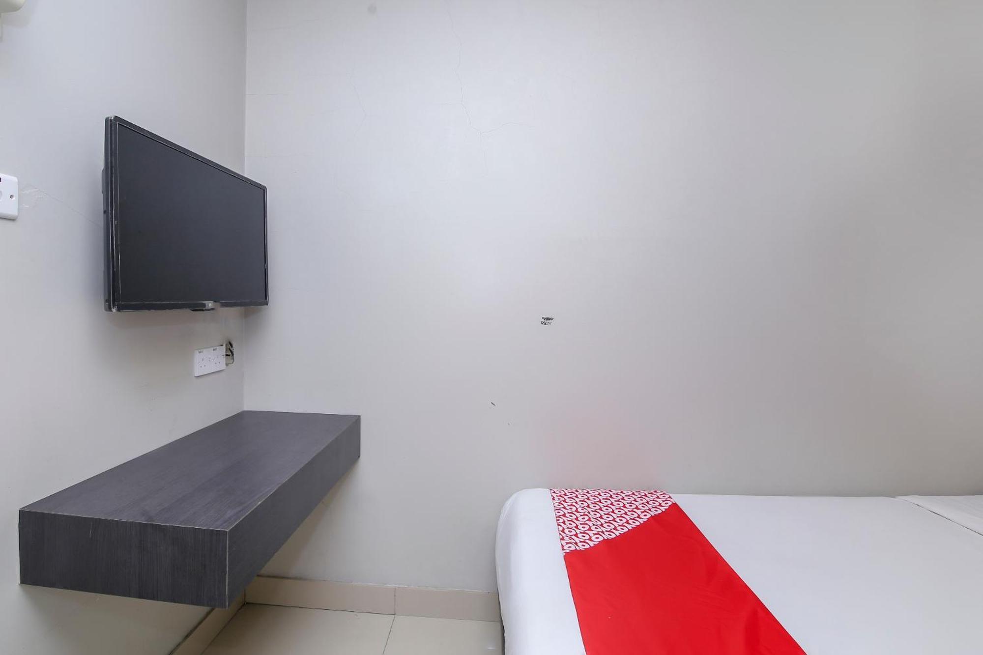 Nice Stay Three Six Five Services Кучинг Экстерьер фото