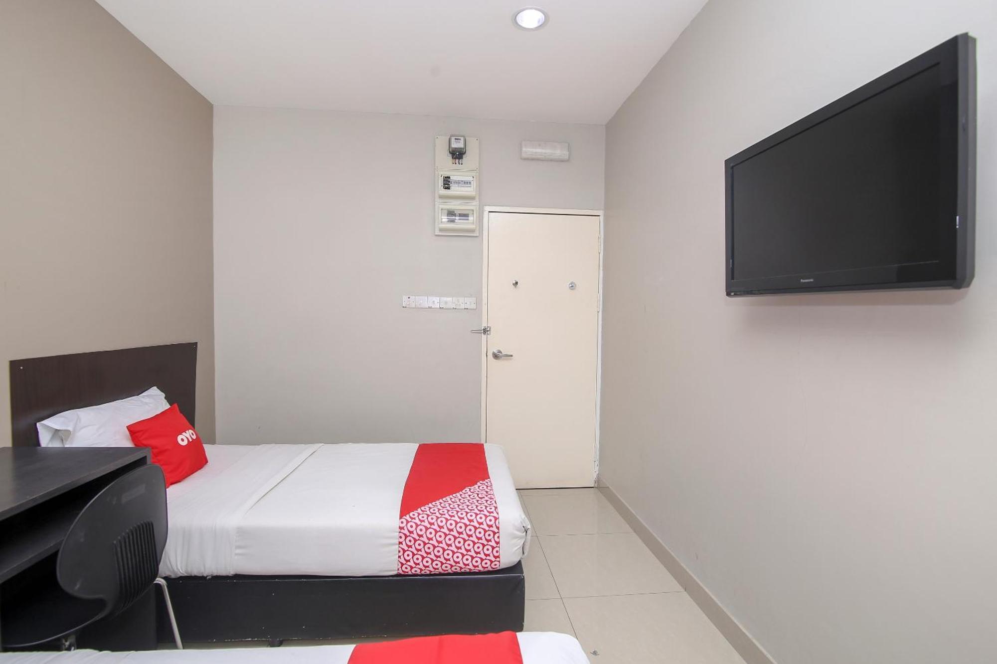 Nice Stay Three Six Five Services Кучинг Экстерьер фото
